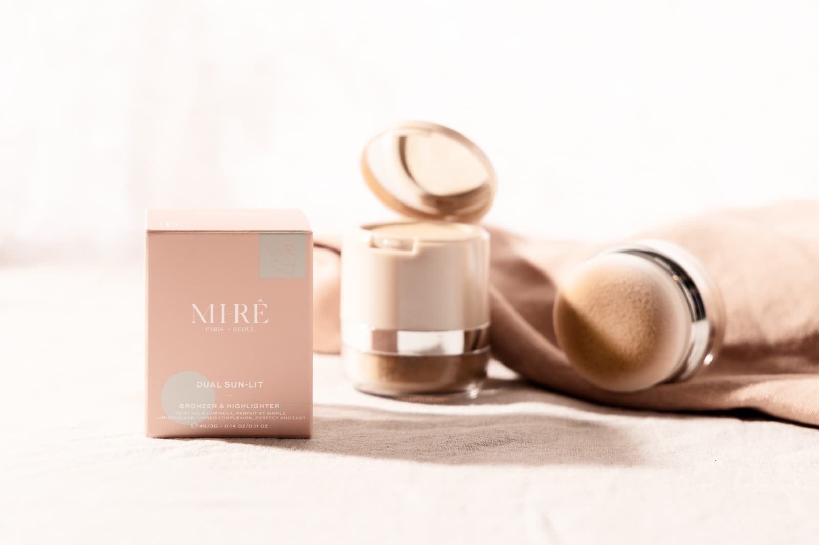 Mi-Ré  BRONCEADOR E ILUMINADOR Dual Sun-Lit Bronzer & Highlighter Doré - Imagen 4