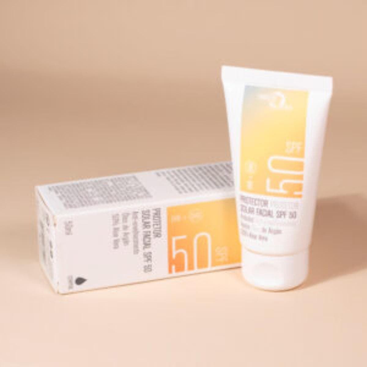 Noche & Día PROTECTOR SOLAR FACIAL SPF 50 - Imagen 1
